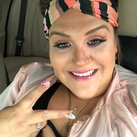 Meet your Posher, Stephanie - Picture 5 of 7